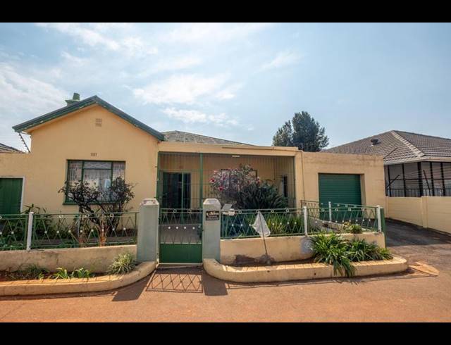 3 BEDROOM HOUSE FOR SALE IN BEZUIDENHOUT VALLEY